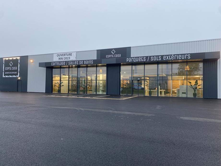 Devanture de l'agence Esprit Casa carrelage à Nantes