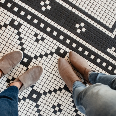 mosaique sol carrelage chaussures